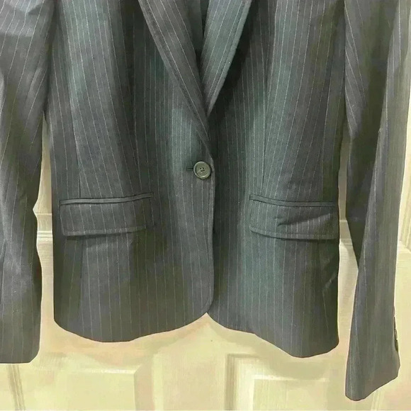 J. Crew Ladies Navy Blue Pinstripe Blazer with Button Closure size 2 Business - Picture 3 of 10